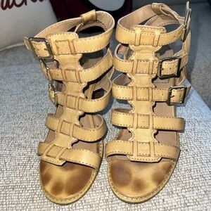 White Mountain Yellow/Tan Gladiator Heels. Slightly worn, good condition. 8/8.5